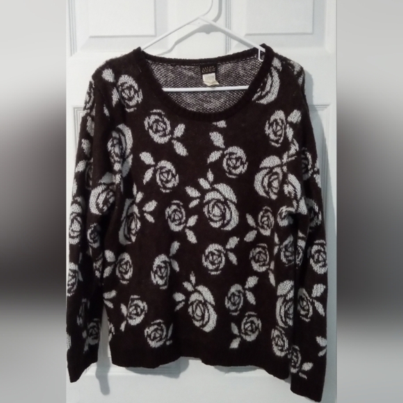 Elegant Brown and White Crew Neck Sweater with Vintage Charm - Picture 1 of 3